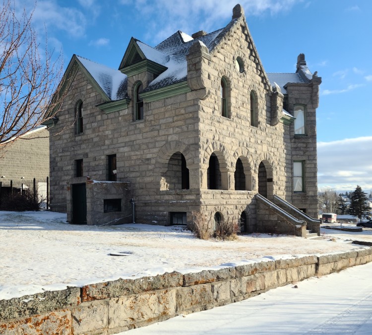 castle-museum-and-carriage-house-photo